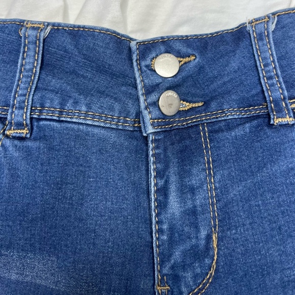 Guess Jean shorts size 4 - Picture 2 of 11
